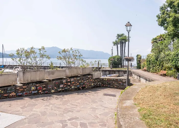 La Darsena Front Apartman *