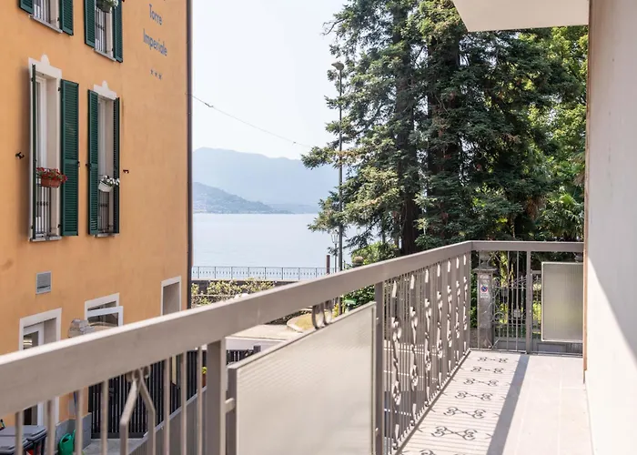 La Darsena Front Apartman *